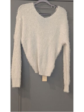 Women's Teenbell White Fuzzy V-Neck Sweater size S